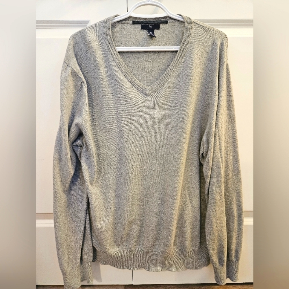 Gap Light Heather Gray  V-Neck Sweater (Large)